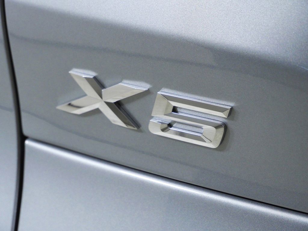 Thumbnail: 2026 BMW X5 - 13