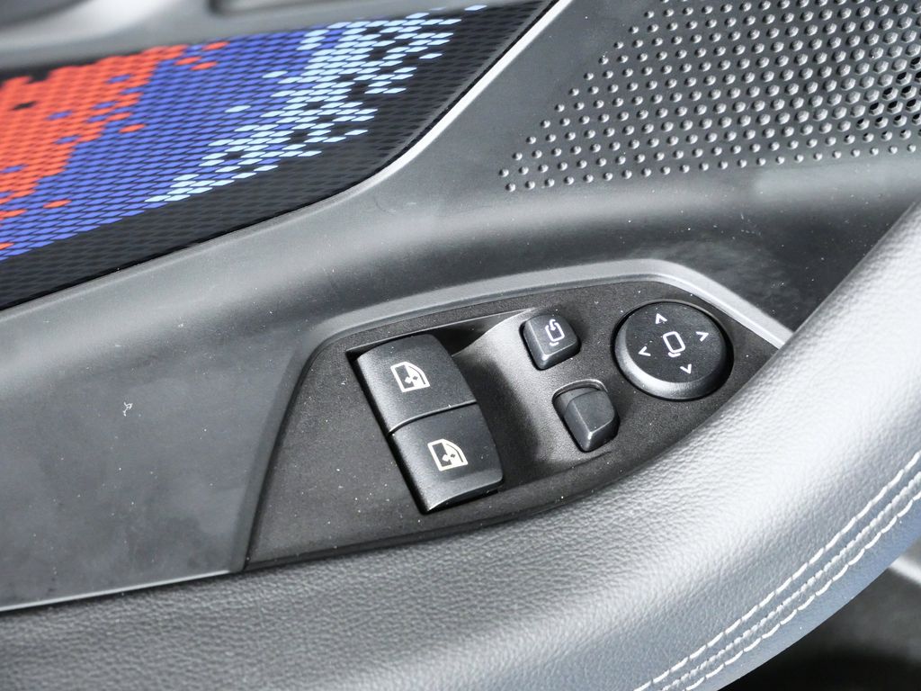 Thumbnail: 2025 BMW M2 - 32