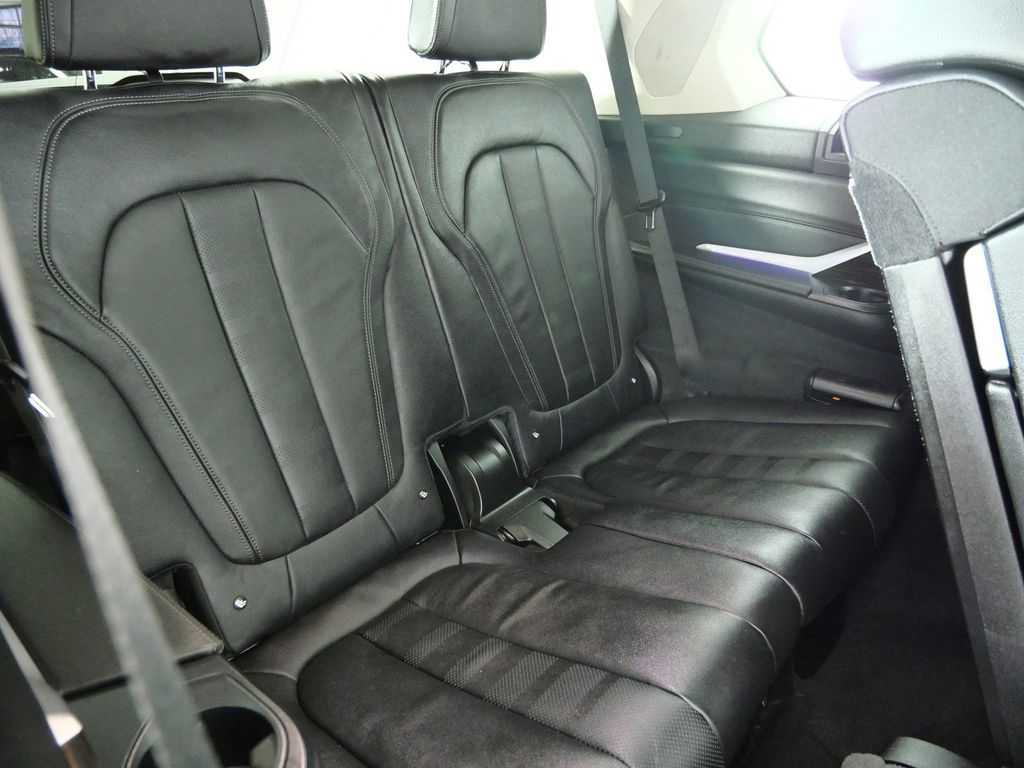 Thumbnail: 2021 BMW X7 - 29