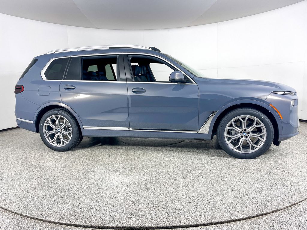 Thumbnail: 2025 BMW X7 - 4