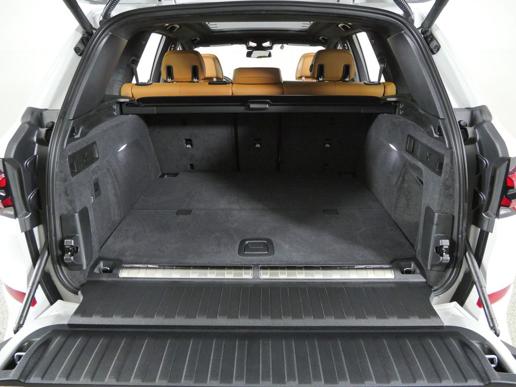 Thumbnail: 2026 BMW X5 - 28