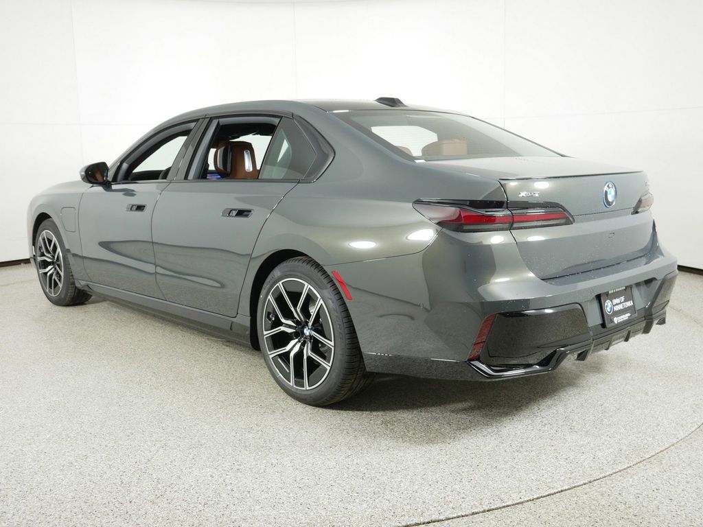 Thumbnail: 2025 BMW 7 Series - 13