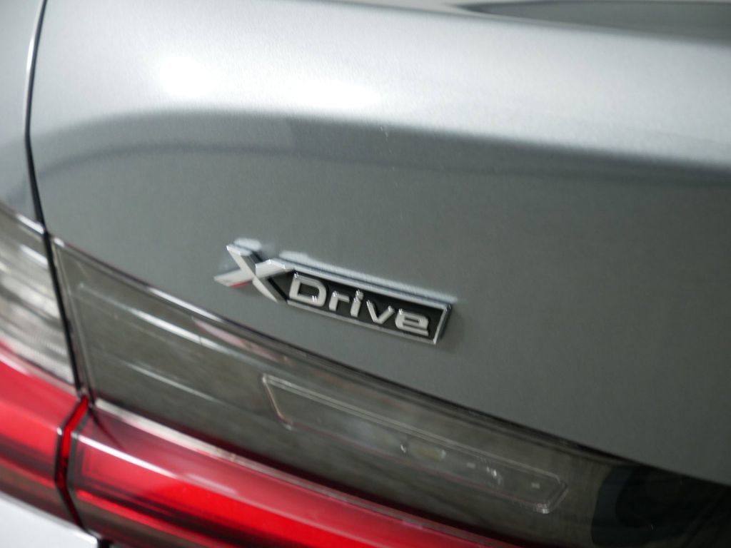 Thumbnail: 2025 BMW 3 Series - 16