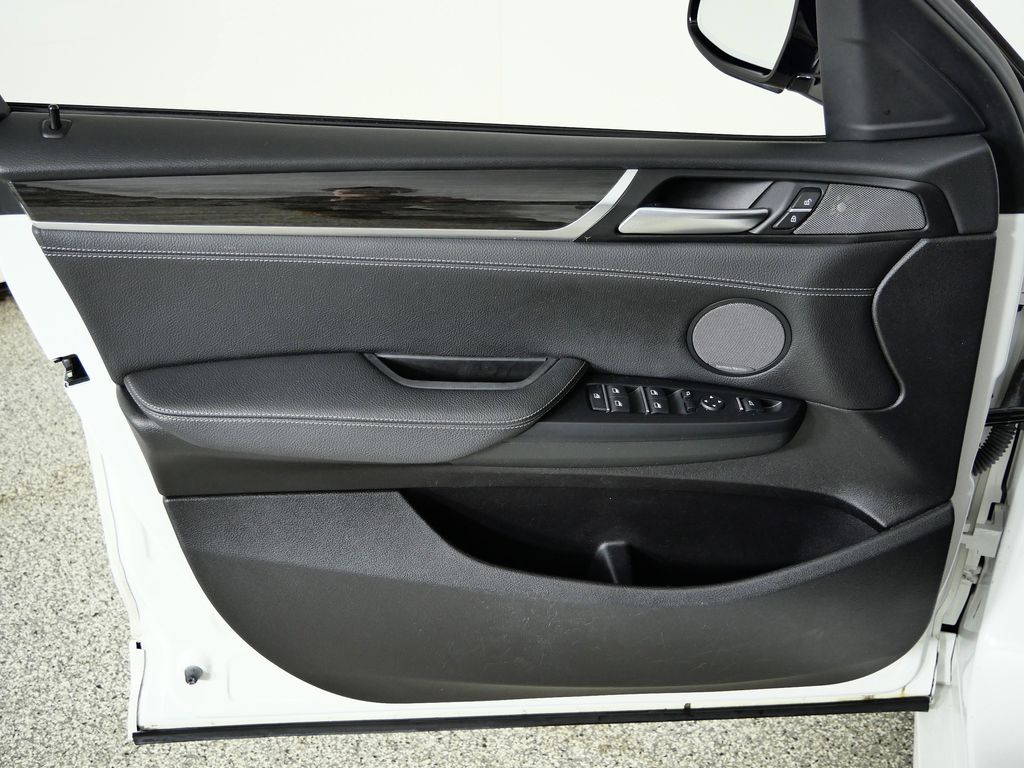 Thumbnail: 2017 BMW X4 - 33