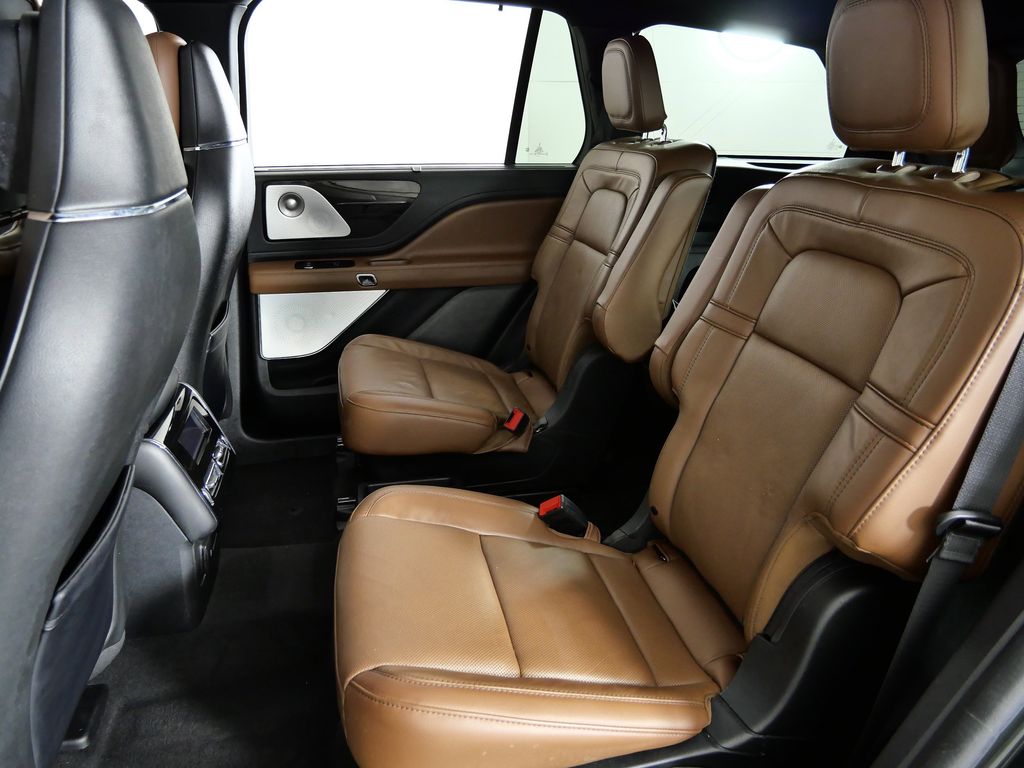 Thumbnail: 2023 Lincoln Aviator - 32