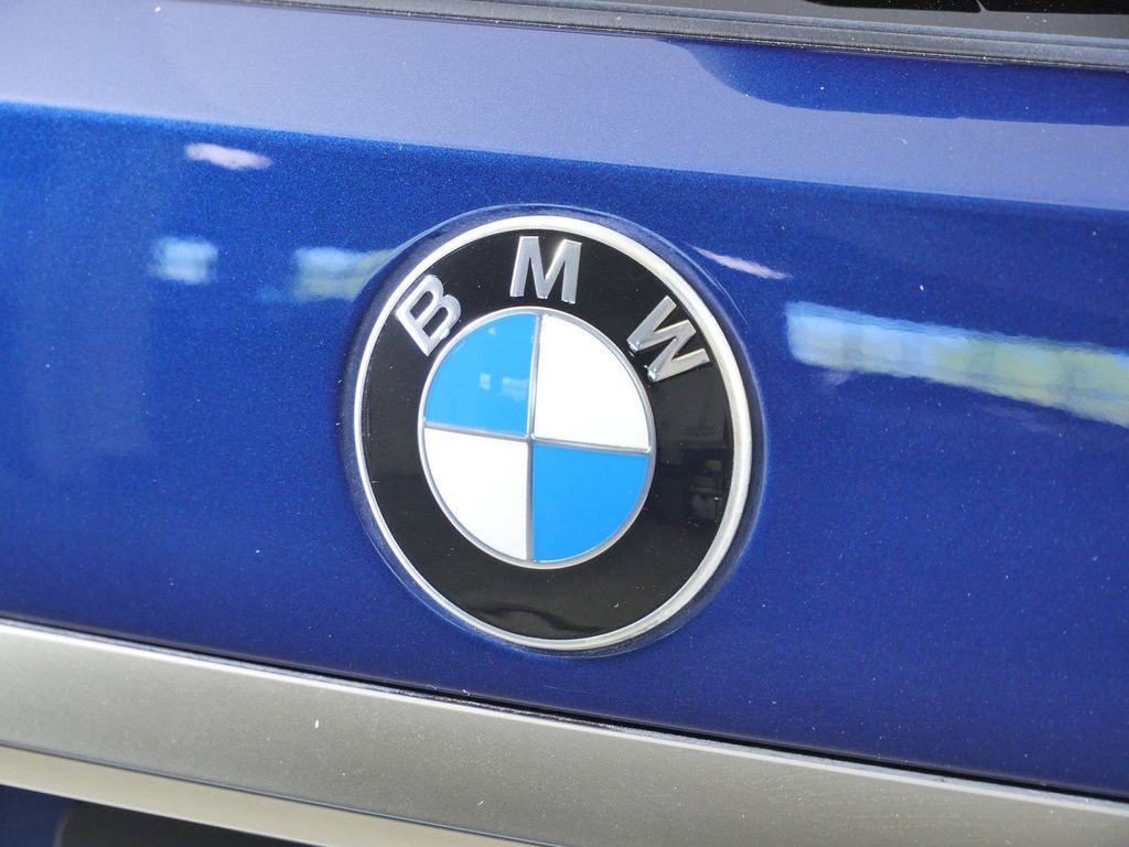 Thumbnail: 2021 BMW X7 - 12