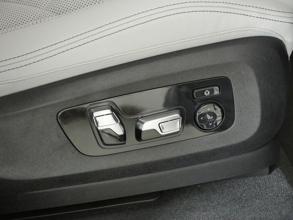 Thumbnail: 2026 BMW X5 - 22