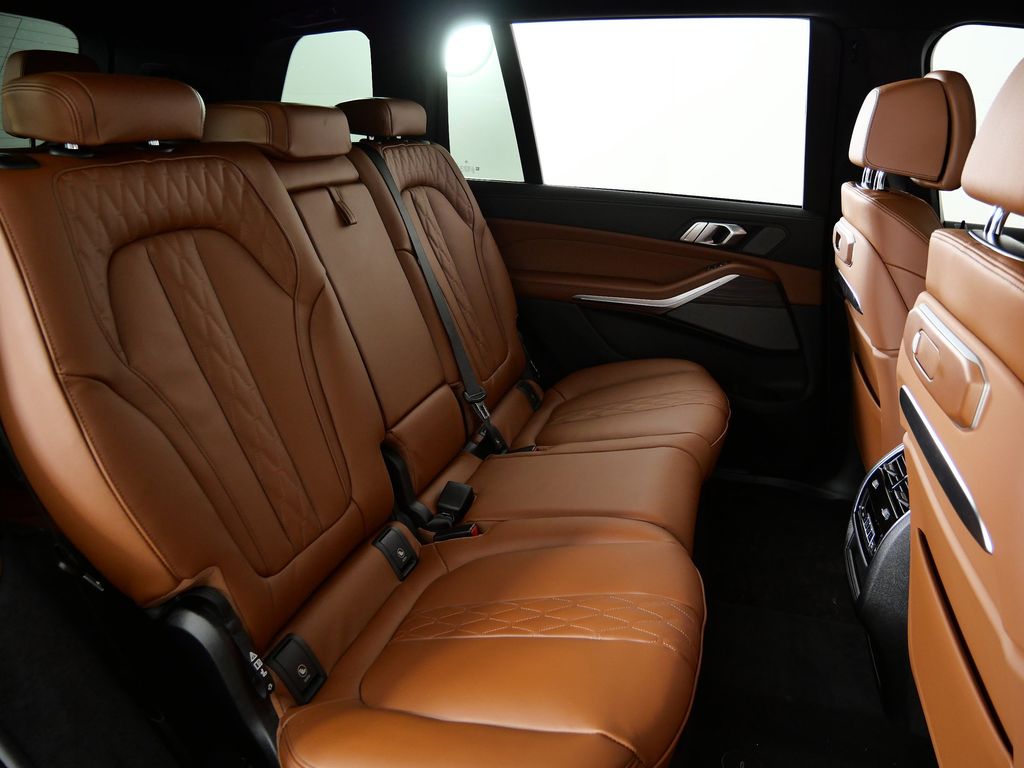 Thumbnail: 2026 BMW X7 - 27