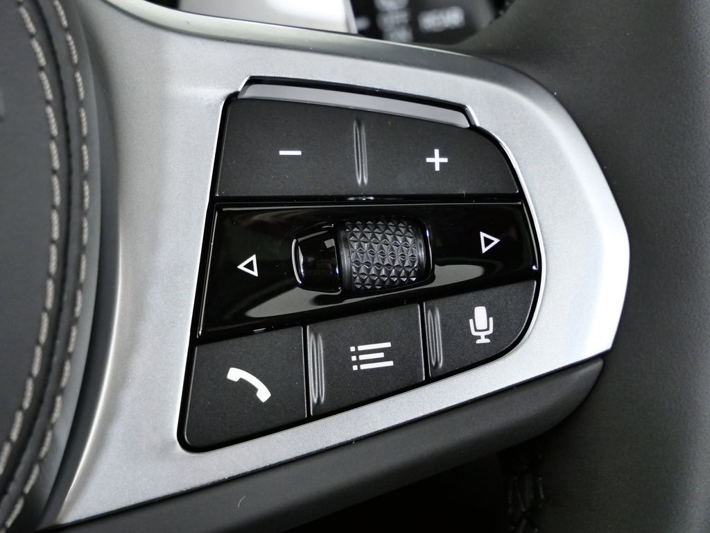 Thumbnail: 2026 BMW X7 - 43