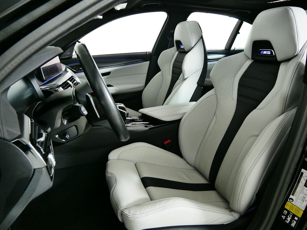 Thumbnail: 2023 BMW M5 - 31
