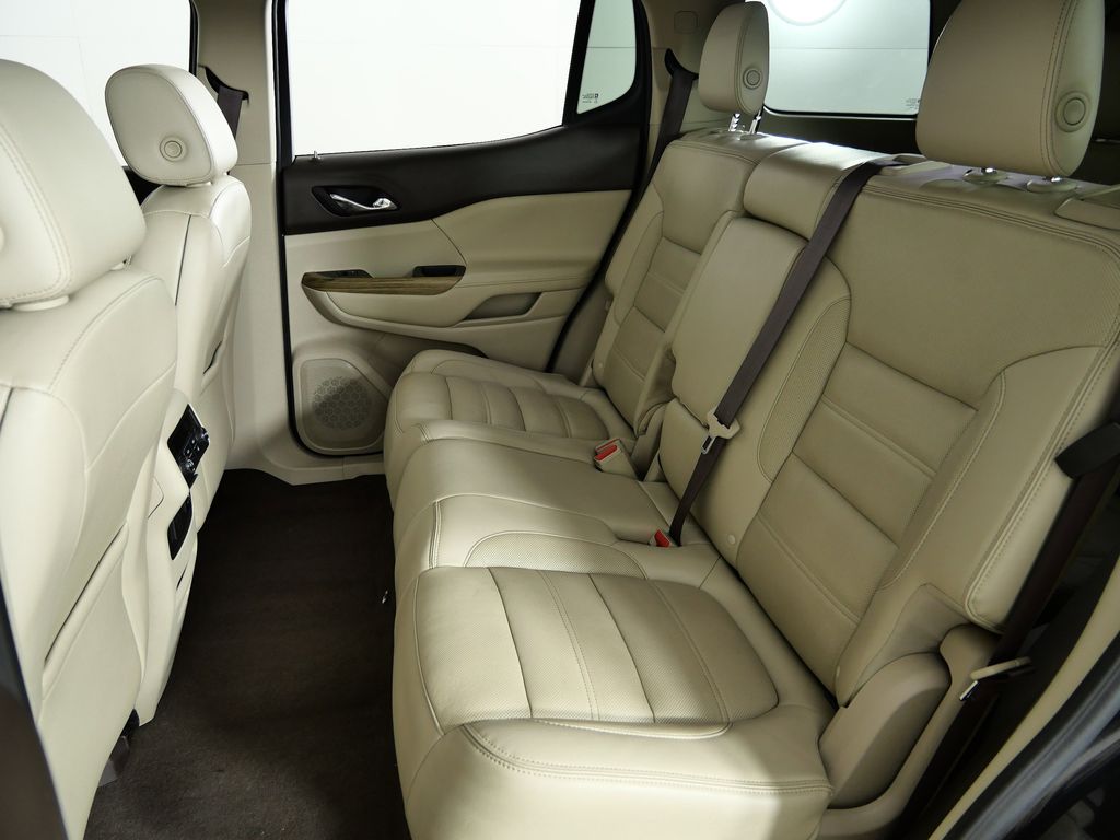 Thumbnail: 2017 GMC Acadia - 32