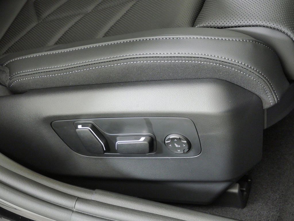 Thumbnail: 2027 BMW 5 Series - 23