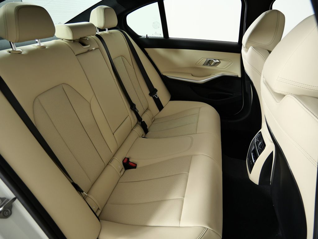 Thumbnail: 2026 BMW 3 Series - 26