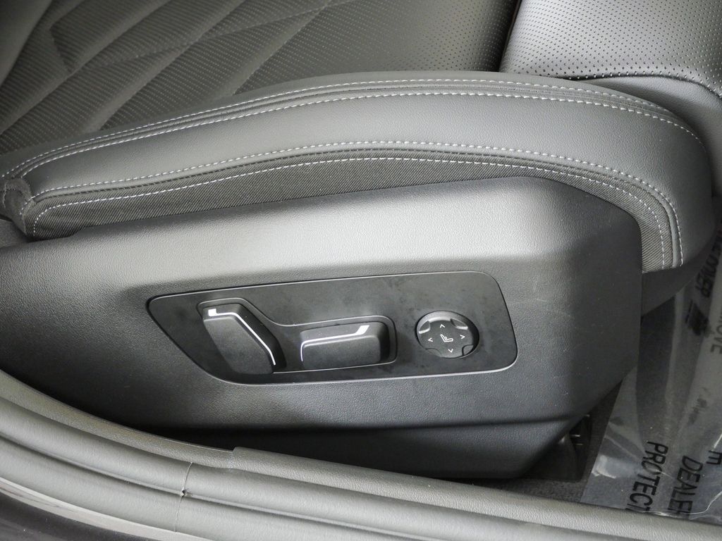 Thumbnail: 2026 BMW 5 Series - 27