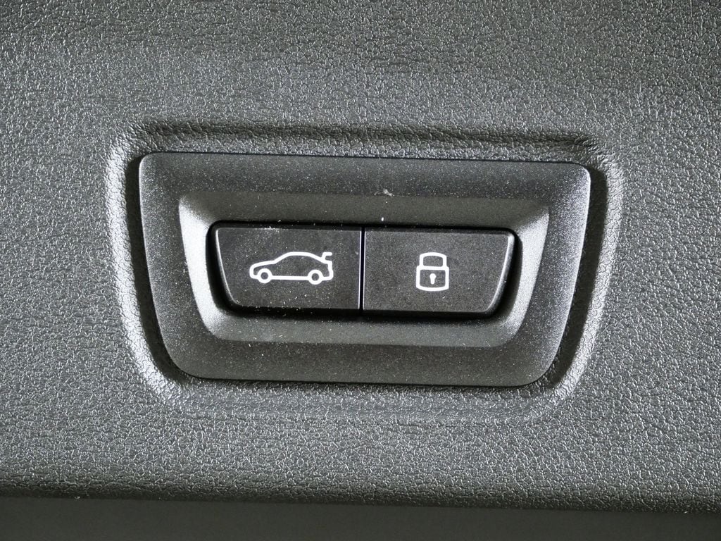 Thumbnail: 2025 BMW i4 - 33