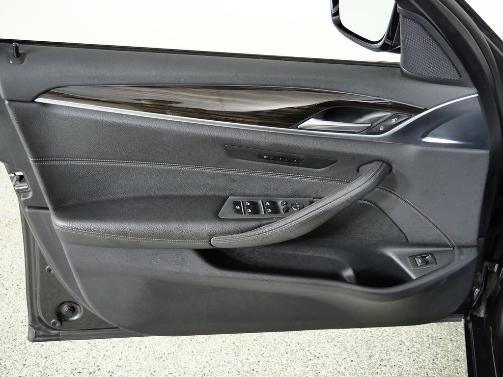 Thumbnail: 2018 BMW 5 Series - 33