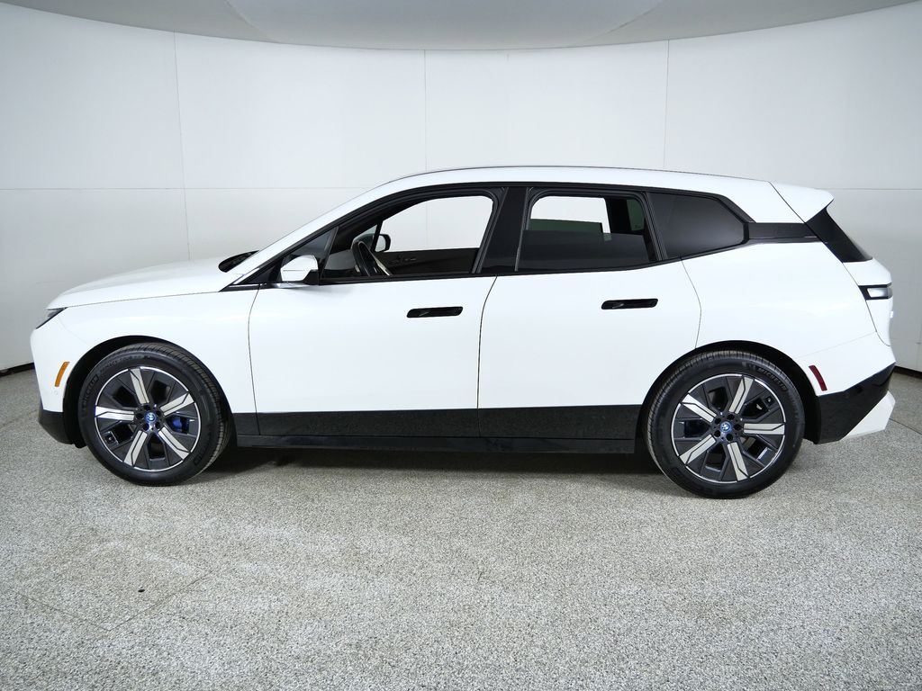 Thumbnail: 2023 BMW iX - 18