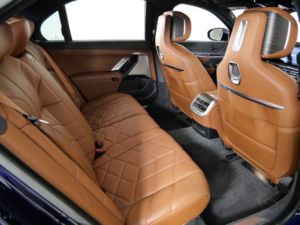 Thumbnail: 2023 BMW 7 Series - 31