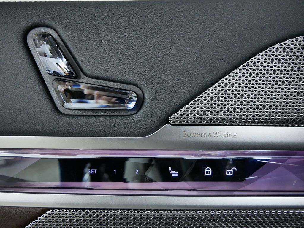 Thumbnail: 2024 BMW i7 - 33