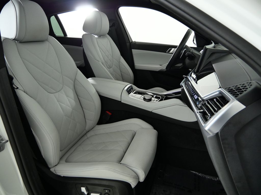 Thumbnail: 2025 BMW X6 - 26