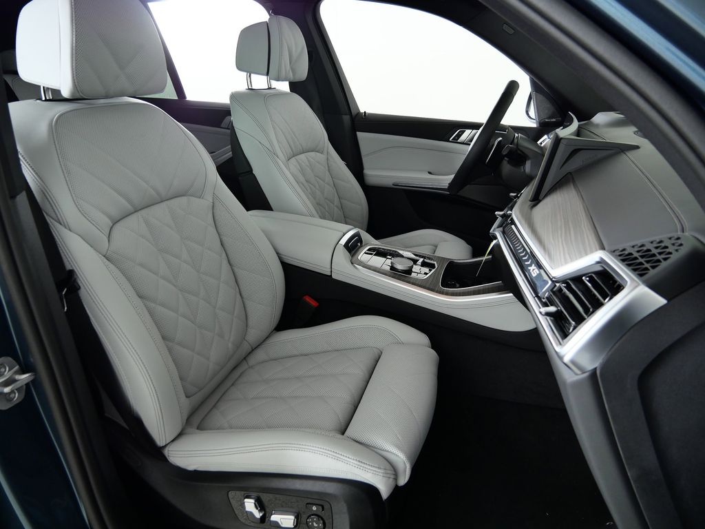 Thumbnail: 2026 BMW X5 - 21