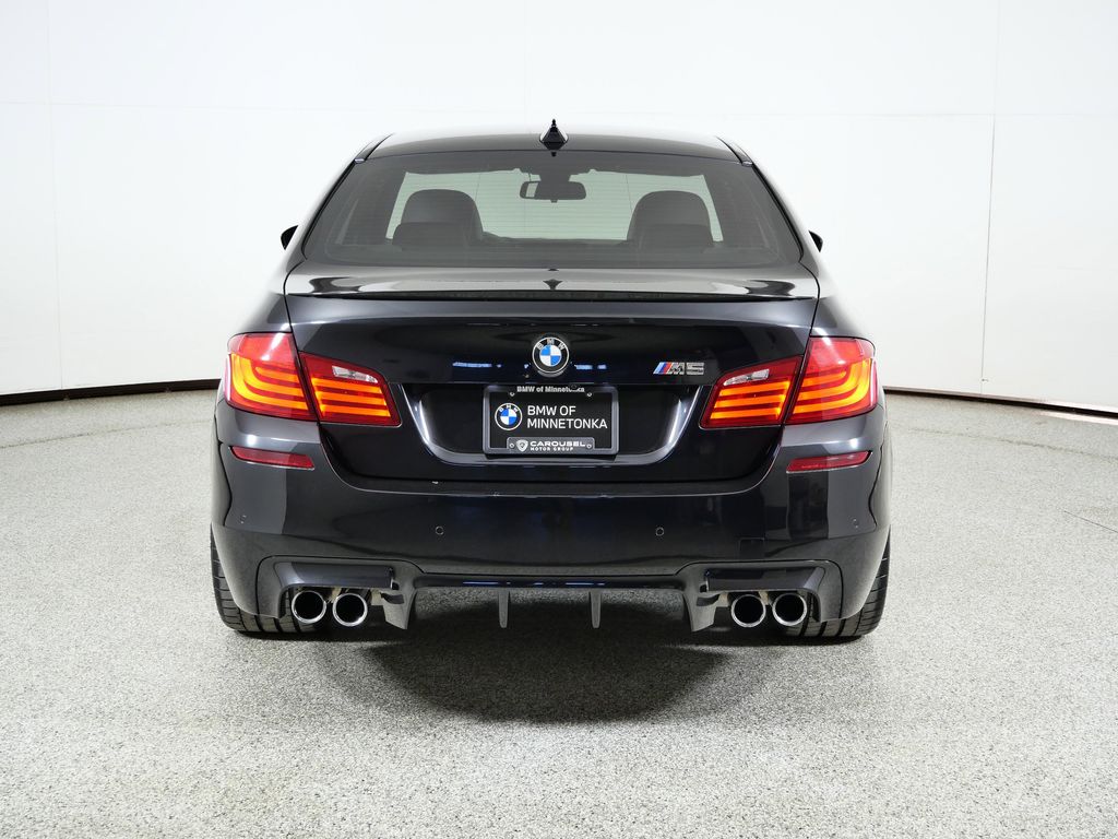 Thumbnail: 2013 BMW M5 - 11