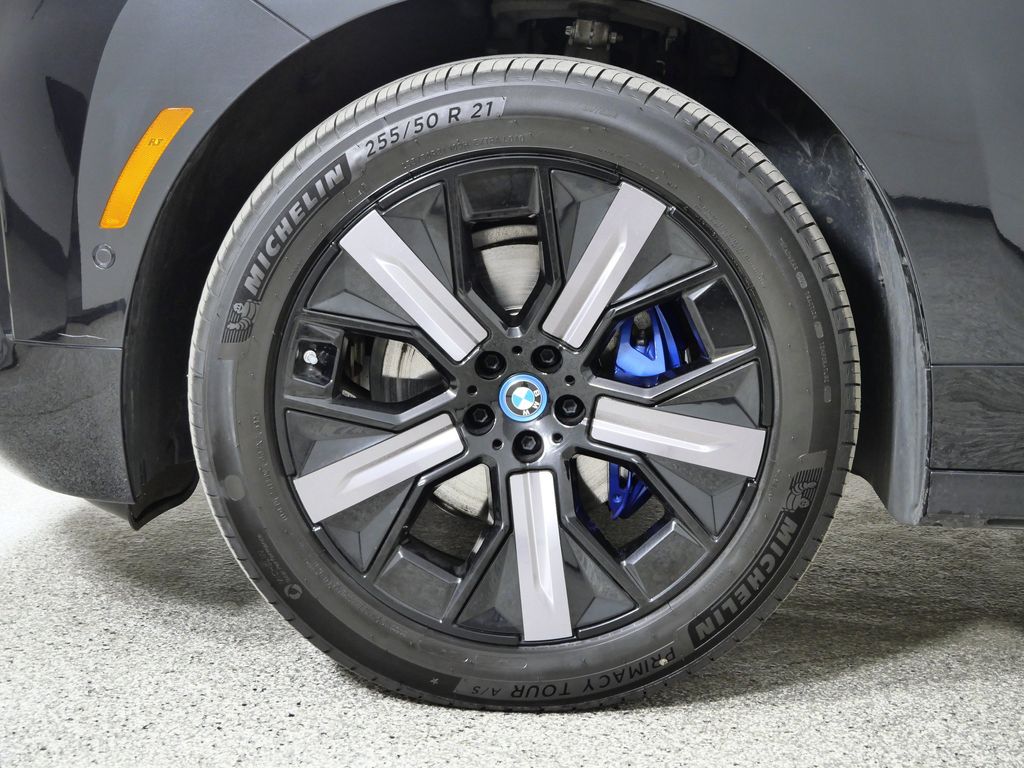Thumbnail: 2023 BMW iX - 21