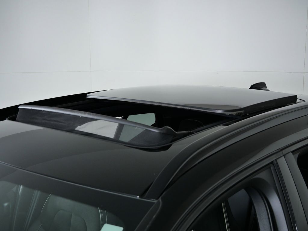 Thumbnail: 2021 Volvo XC40 - 19