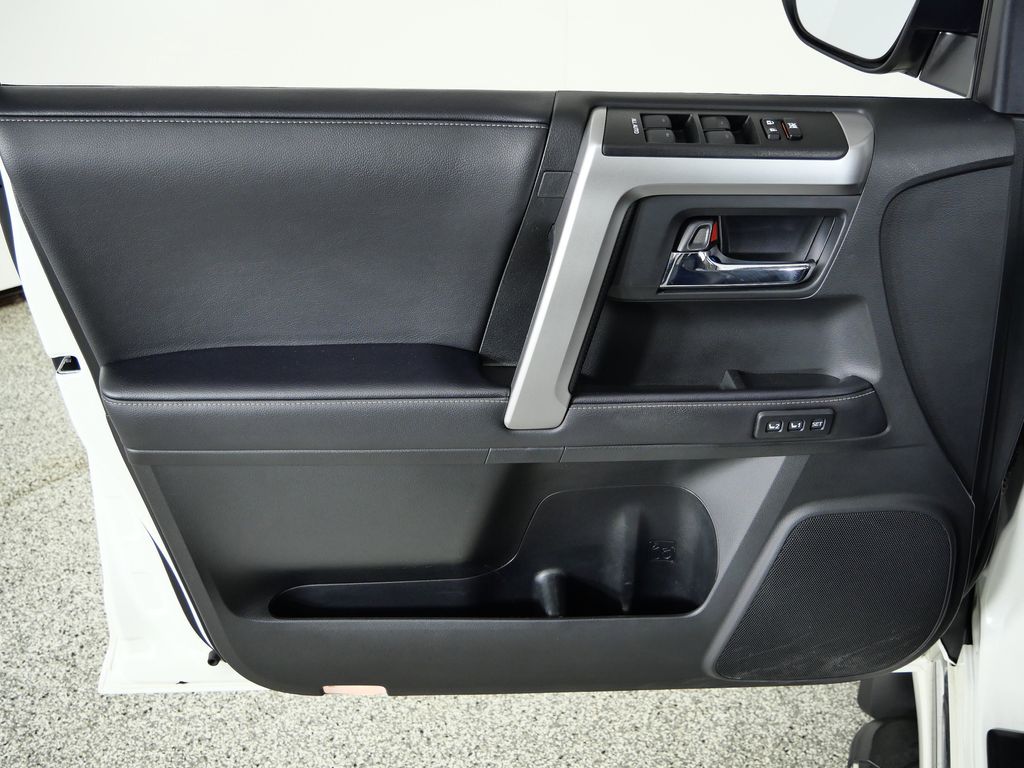 Thumbnail: 2022 Toyota 4Runner - 31