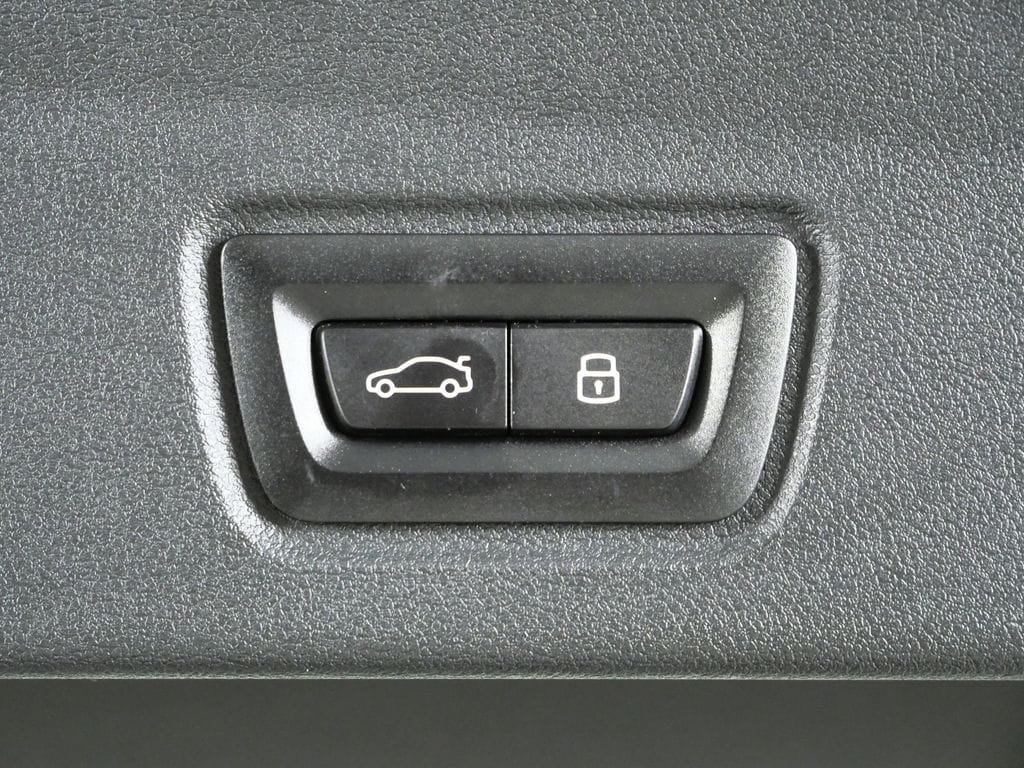 Thumbnail: 2025 BMW i4 - 33