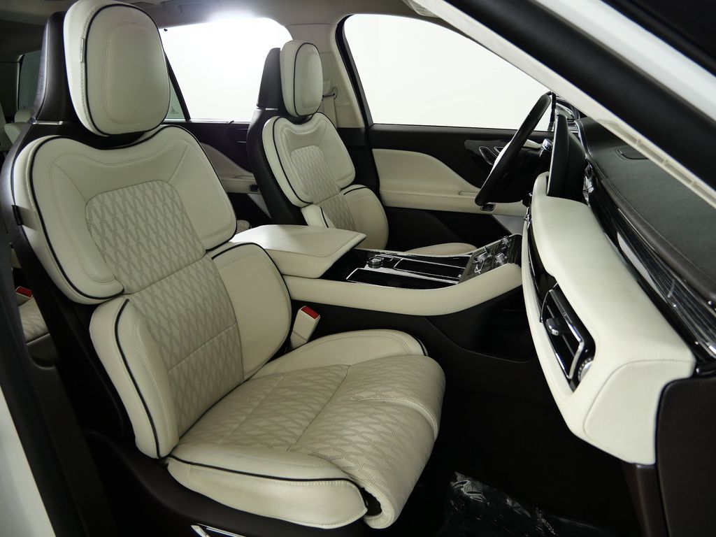 Thumbnail: 2020 Lincoln Aviator - 22