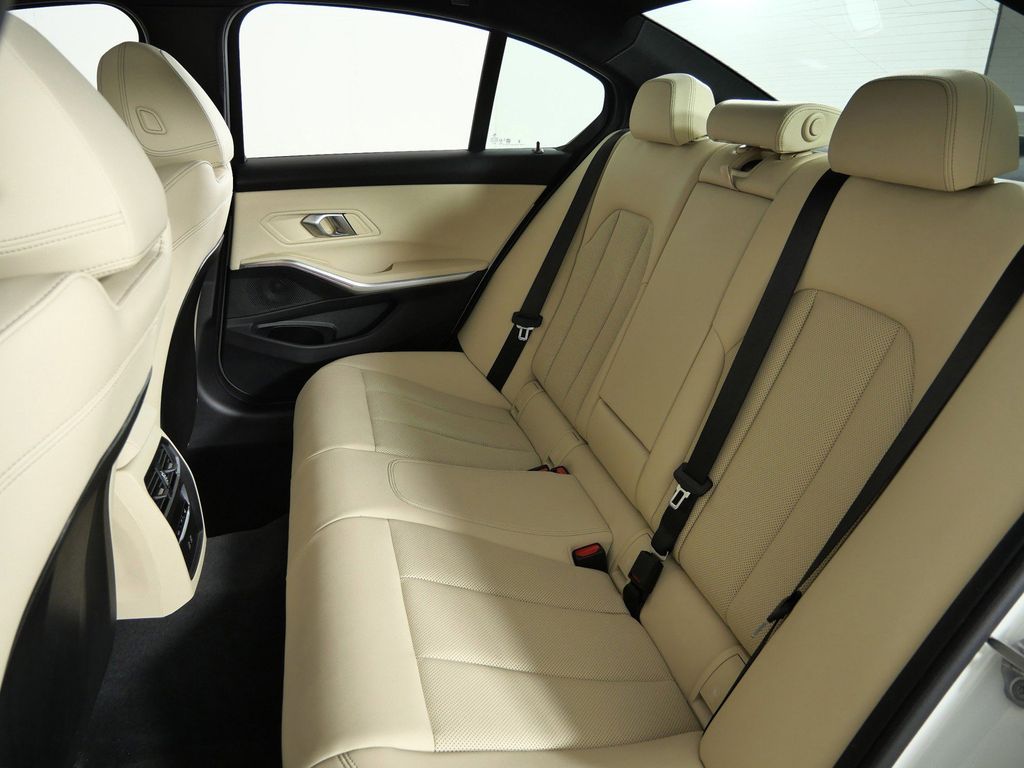 Thumbnail: 2025 BMW 3 Series - 34
