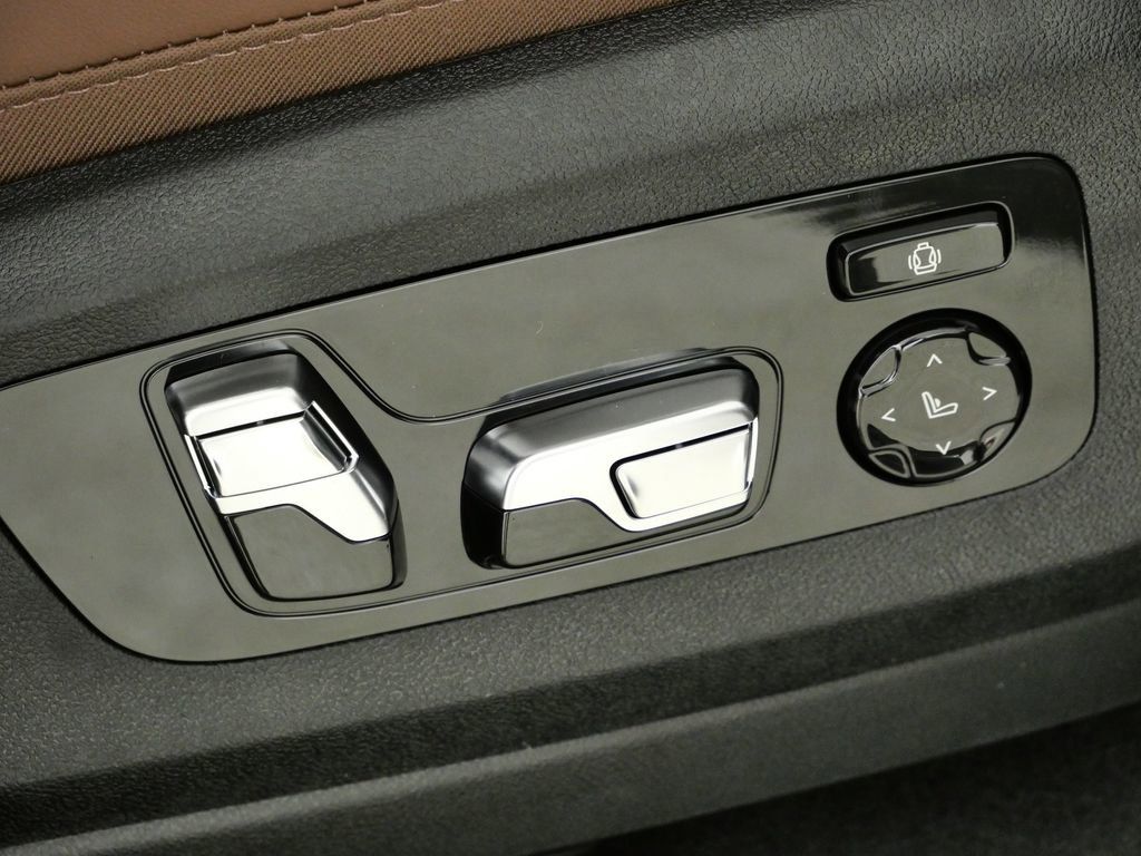 Thumbnail: 2026 BMW X7 - 24