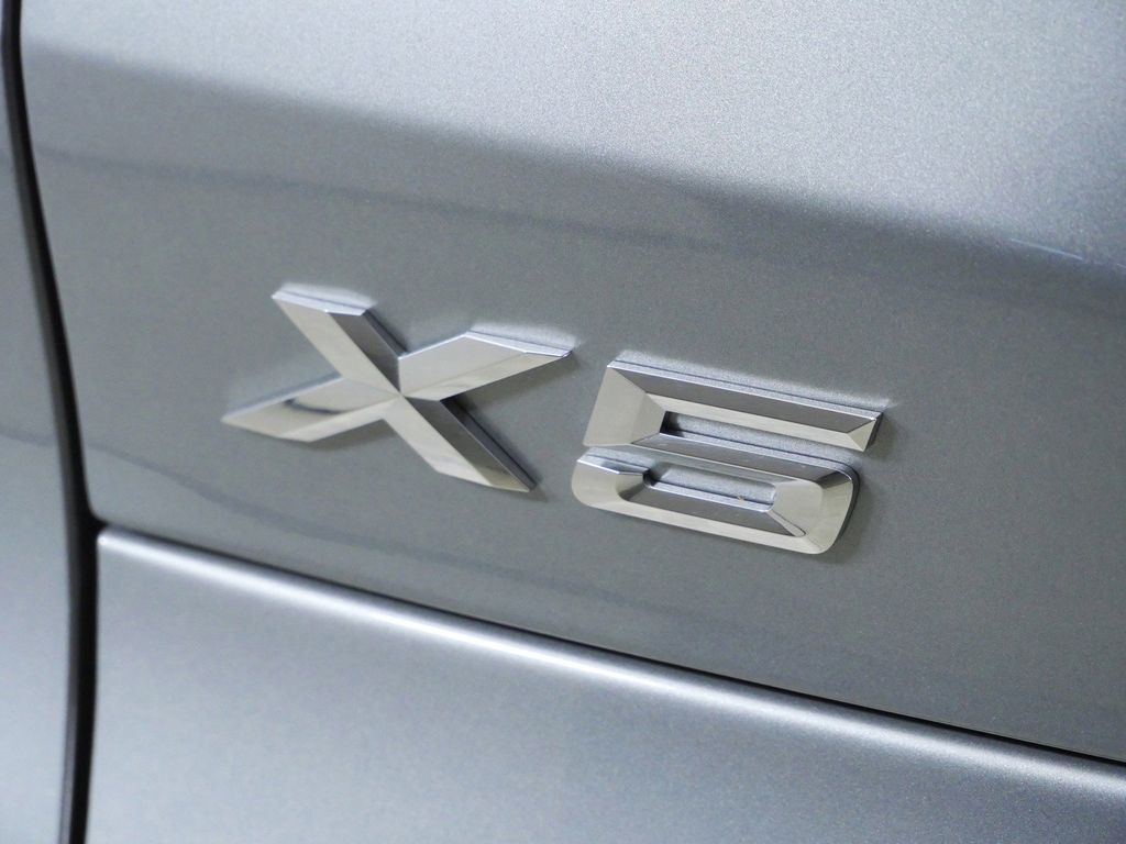 Thumbnail: 2026 BMW X5 - 13