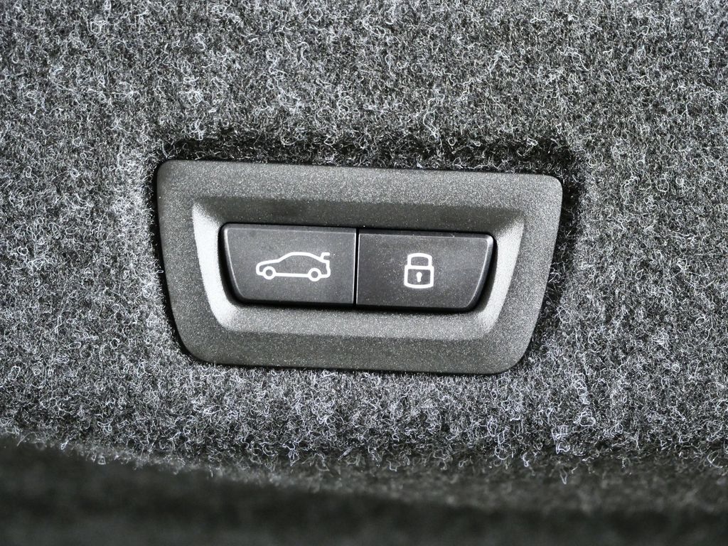 Thumbnail: 2026 BMW 5 Series - 28