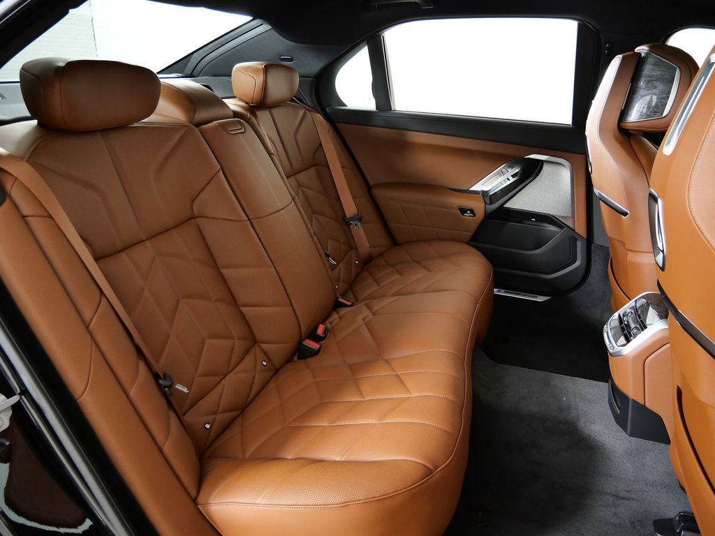 Thumbnail: 2026 BMW 7 Series - 27