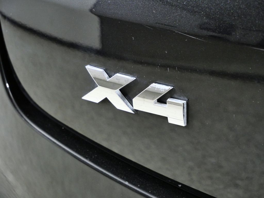 Thumbnail: 2025 BMW X4 - 16