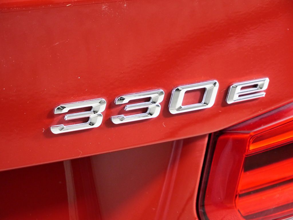 Thumbnail: 2017 BMW 3 Series - 13