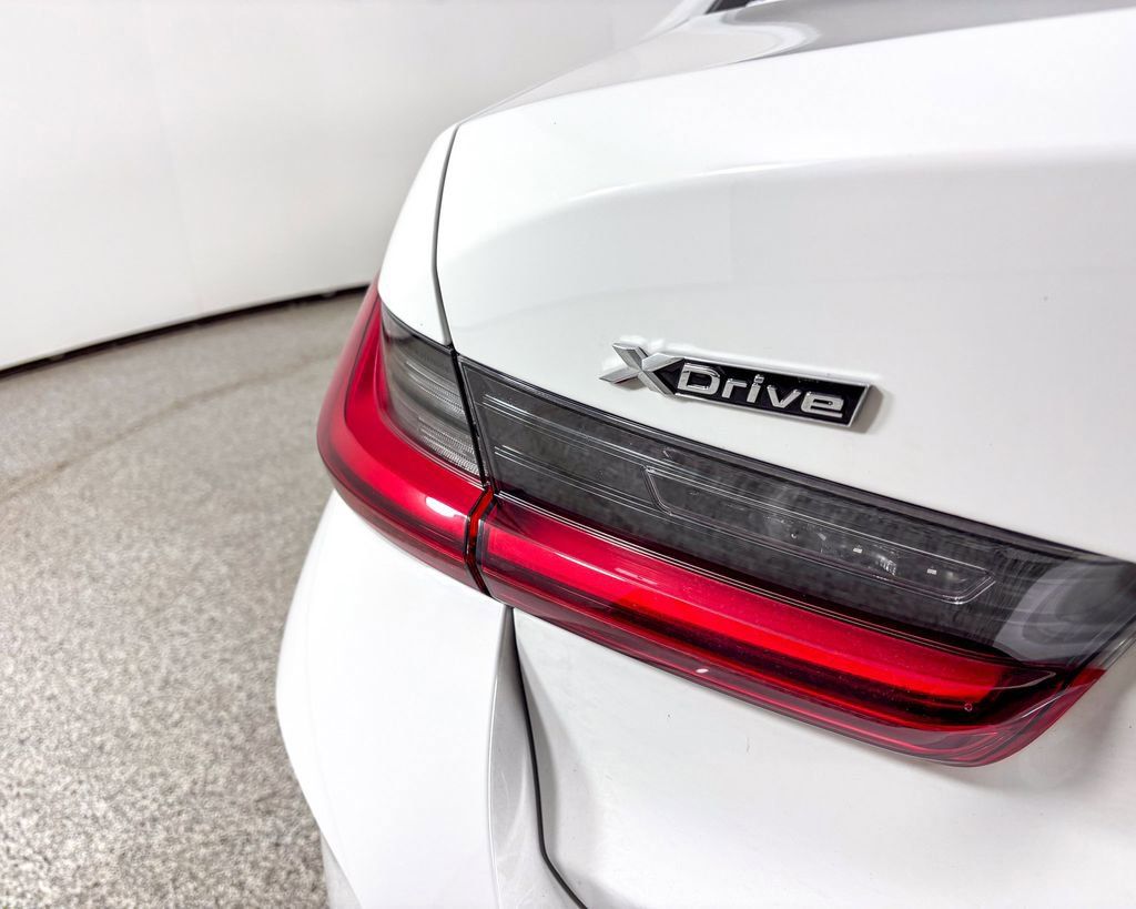 Thumbnail: 2025 BMW 3 Series - 16