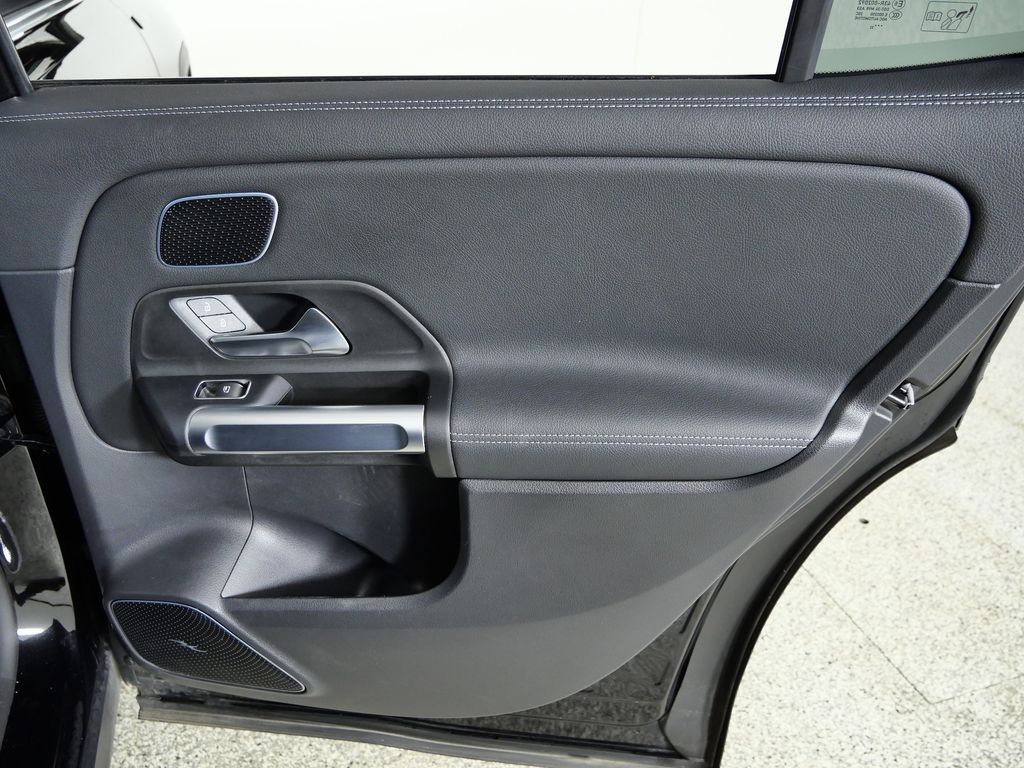 Thumbnail: 2022 Mercedes-Benz EQB - 25