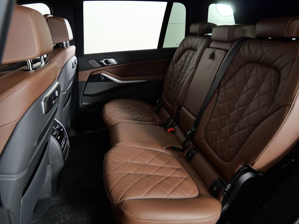 Thumbnail: 2026 BMW X7 - 36