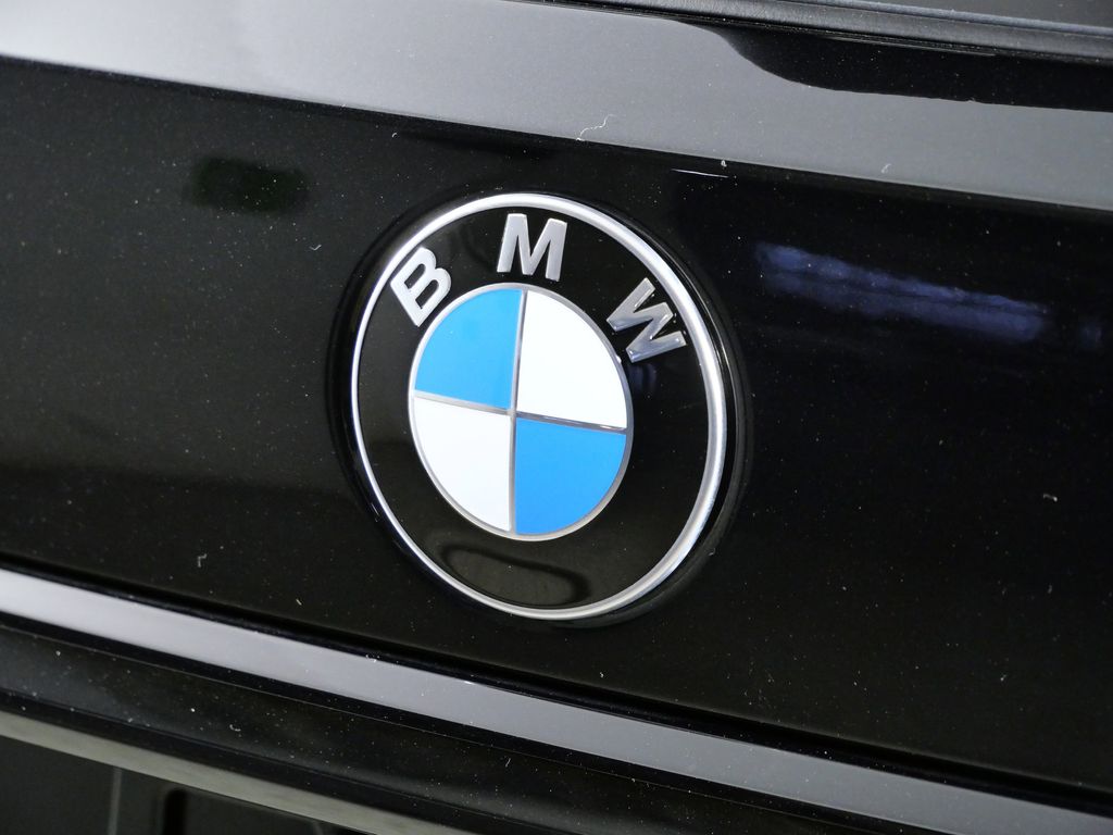 Thumbnail: 2026 BMW X7 - 11