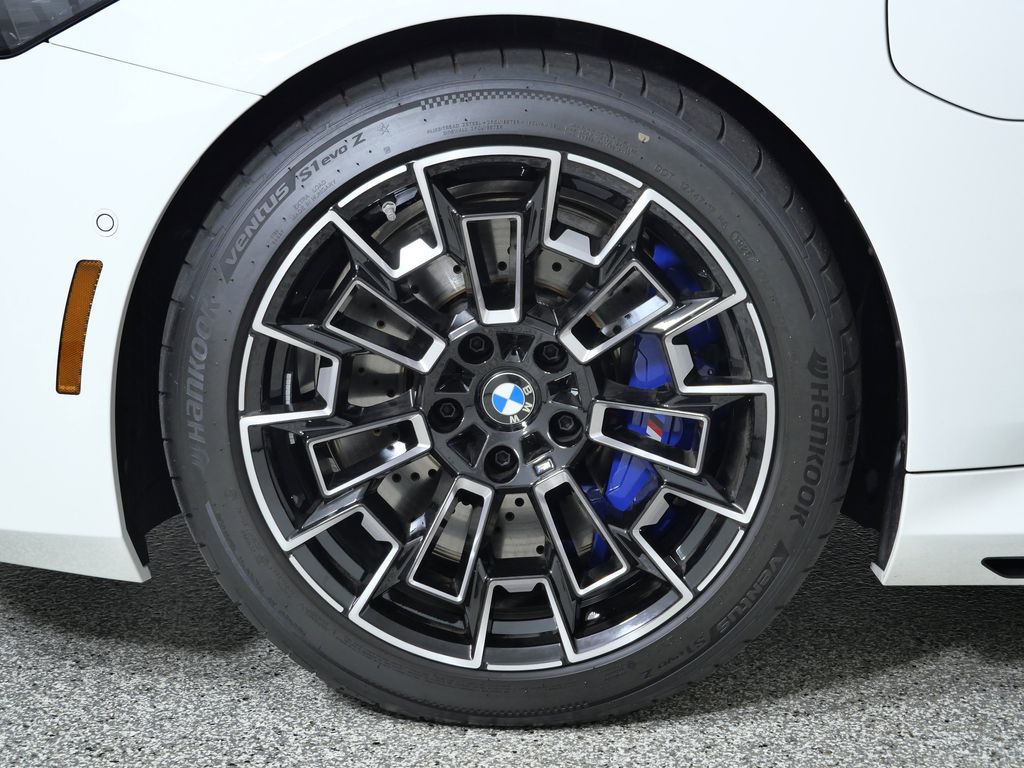 Thumbnail: 2026 BMW M5 - 18