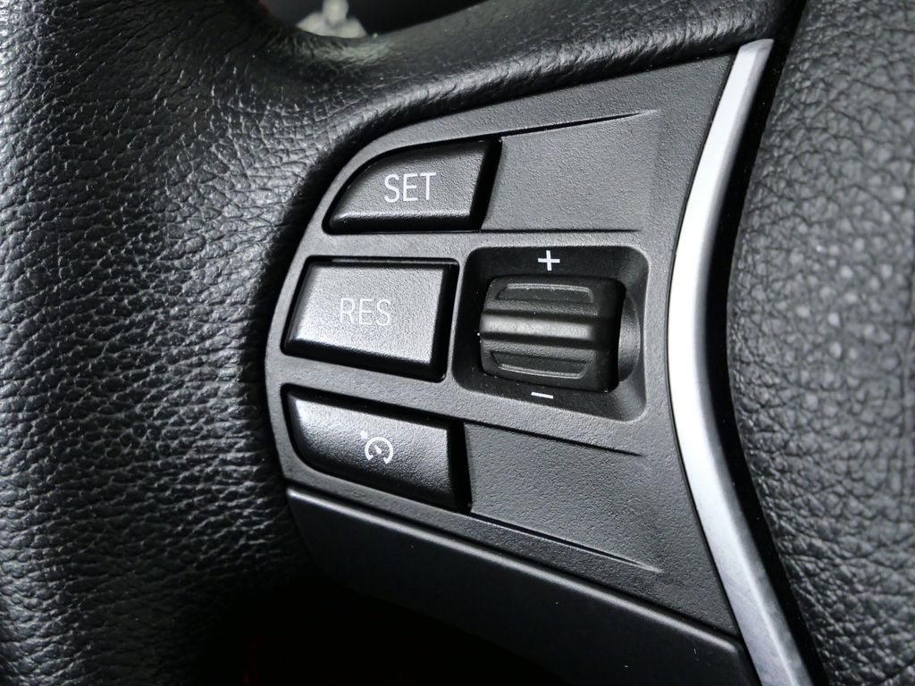 Thumbnail: 2013 BMW 3 Series - 38