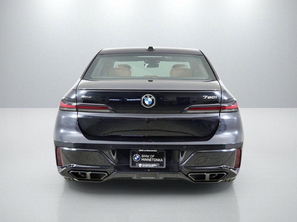 Thumbnail: 2026 BMW 7 Series - 10