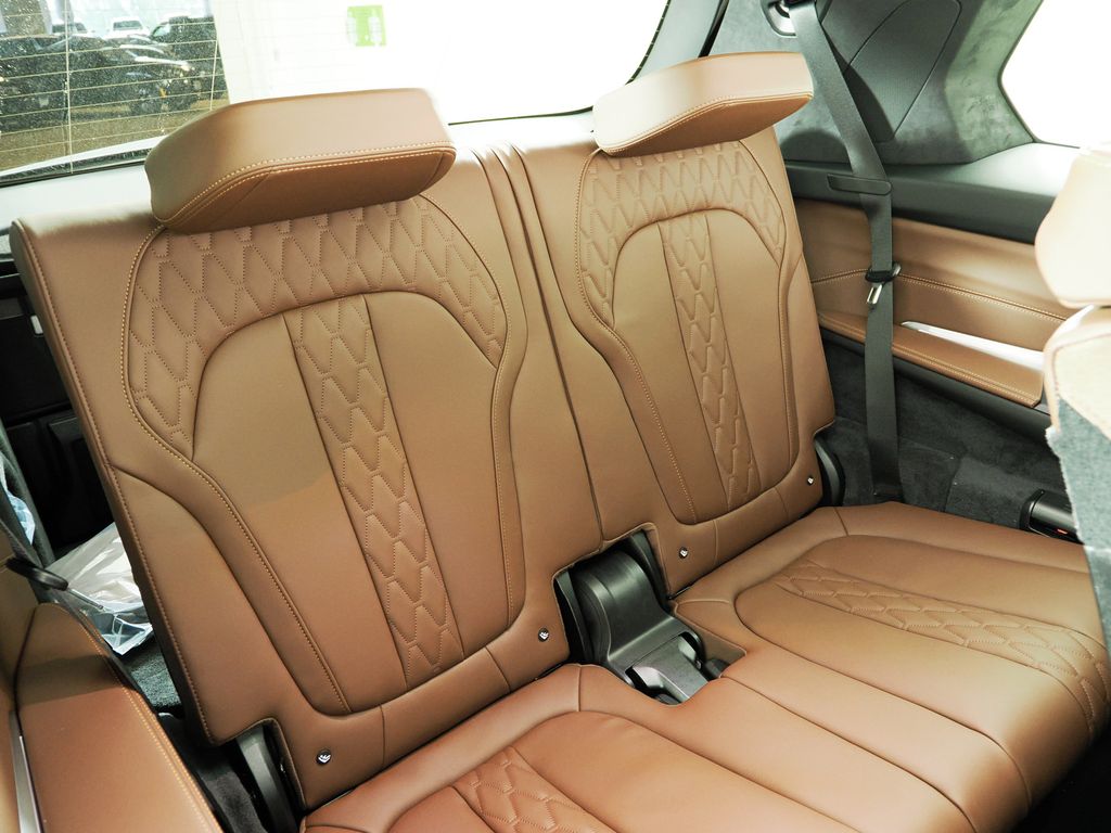 Thumbnail: 2026 BMW X7 - 25