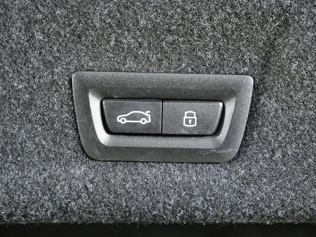 Thumbnail: 2025 BMW 3 Series - 33