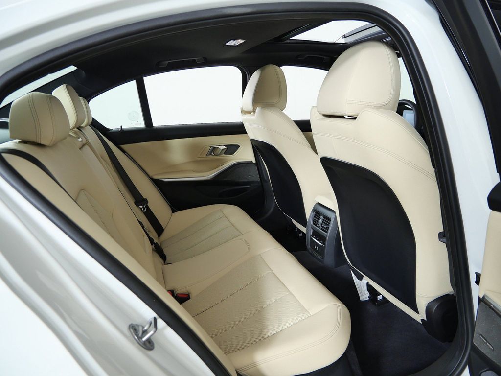 Thumbnail: 2026 BMW 3 Series - 22