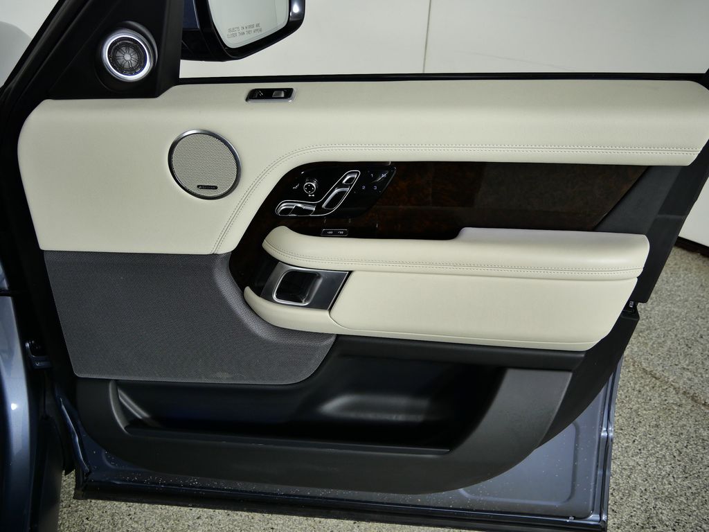 Thumbnail: 2022 Land Rover Range Rover - 20