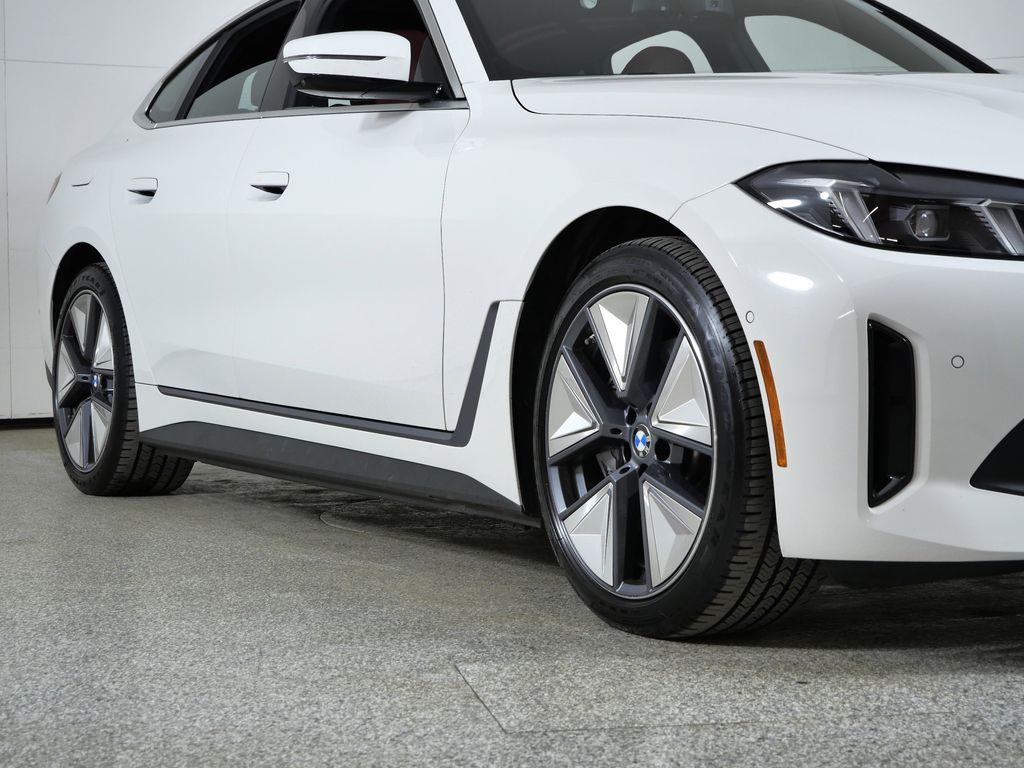 Thumbnail: 2025 BMW i4 - 8